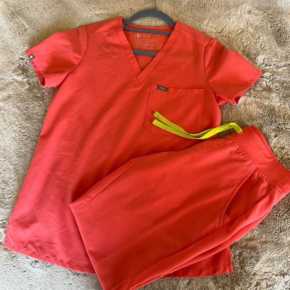 FIGS hot coral zamora XS Petite scrub bottom